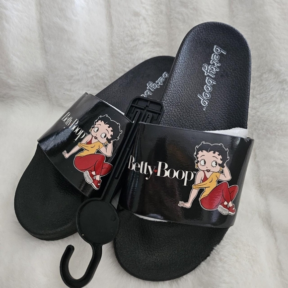 Brand new Betty Boop sandals - Picture 3 of 4